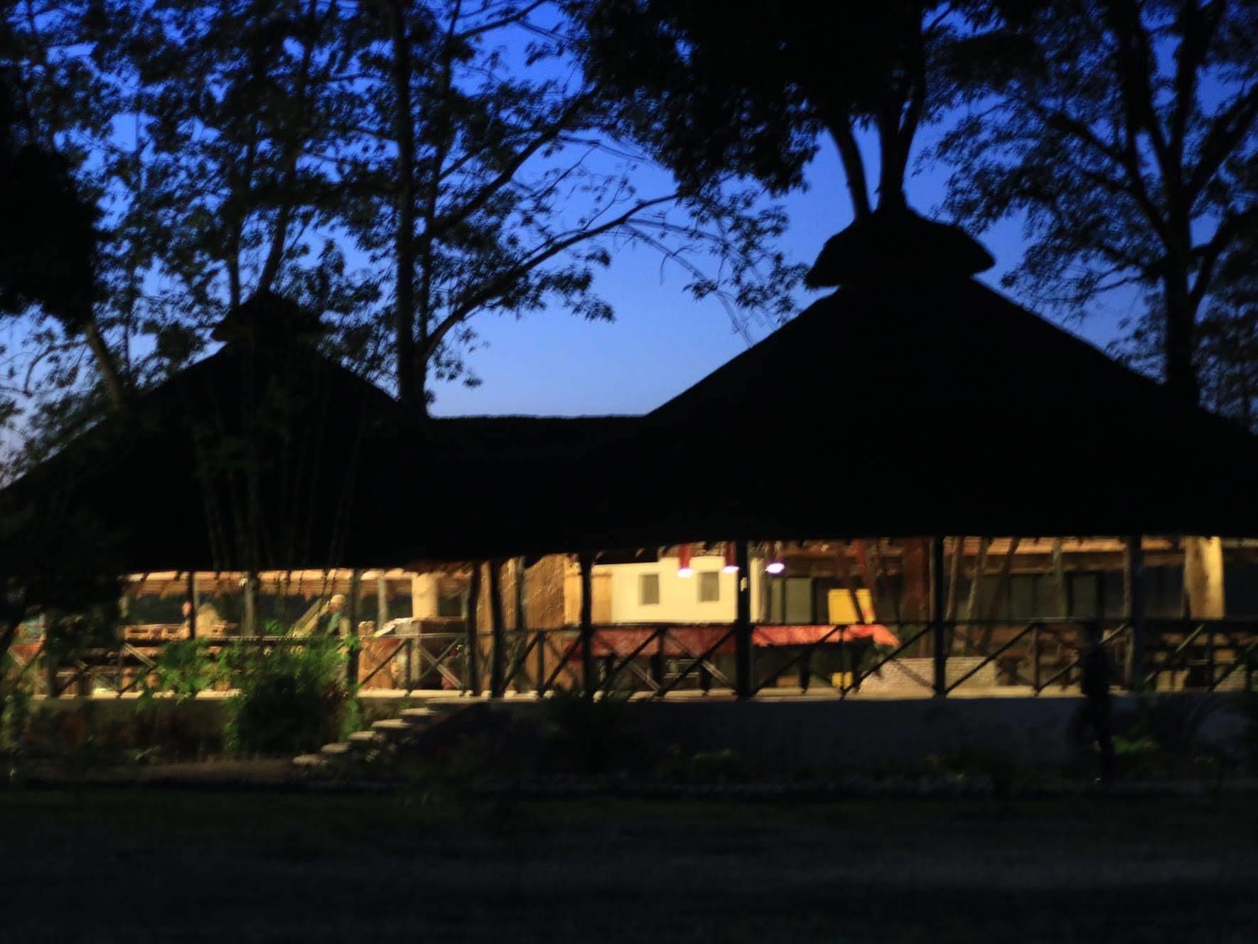 Siddhartha Wildlife Retreat Hotel Meghauli Ngoại thất bức ảnh